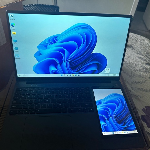 Dual screen laptop